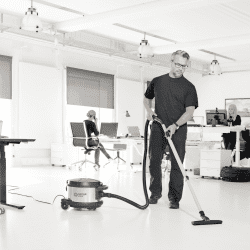Nilfisk VP 930 industrial vacuum cleaner - quiet